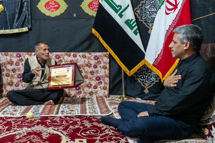 تقدیر مدیر موکب حرم مطهر بانوی کرامت از موکب‌داران عراقی مسیر مشایه