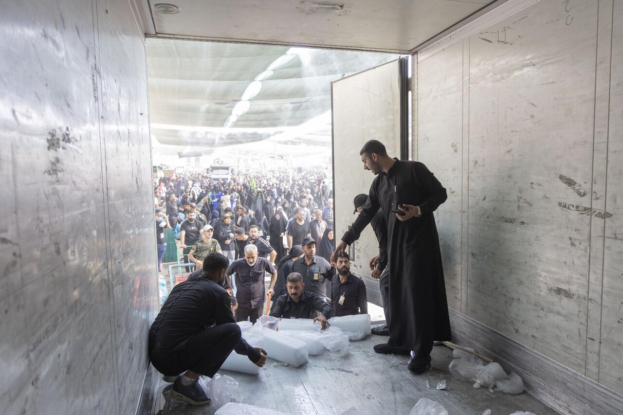 Al‑Abbas Shrine Distributes 240,000 Water Boxes to Arbaeen Service Processions in Safar