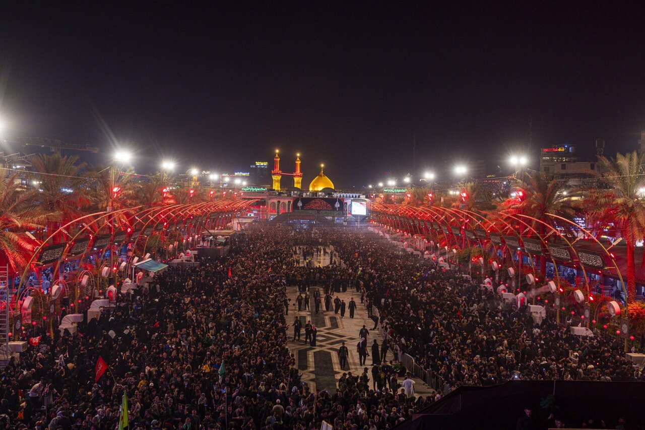 Arbaeen visitors at Aba al-Fadl al-Abbas holy shrine (+Photos)