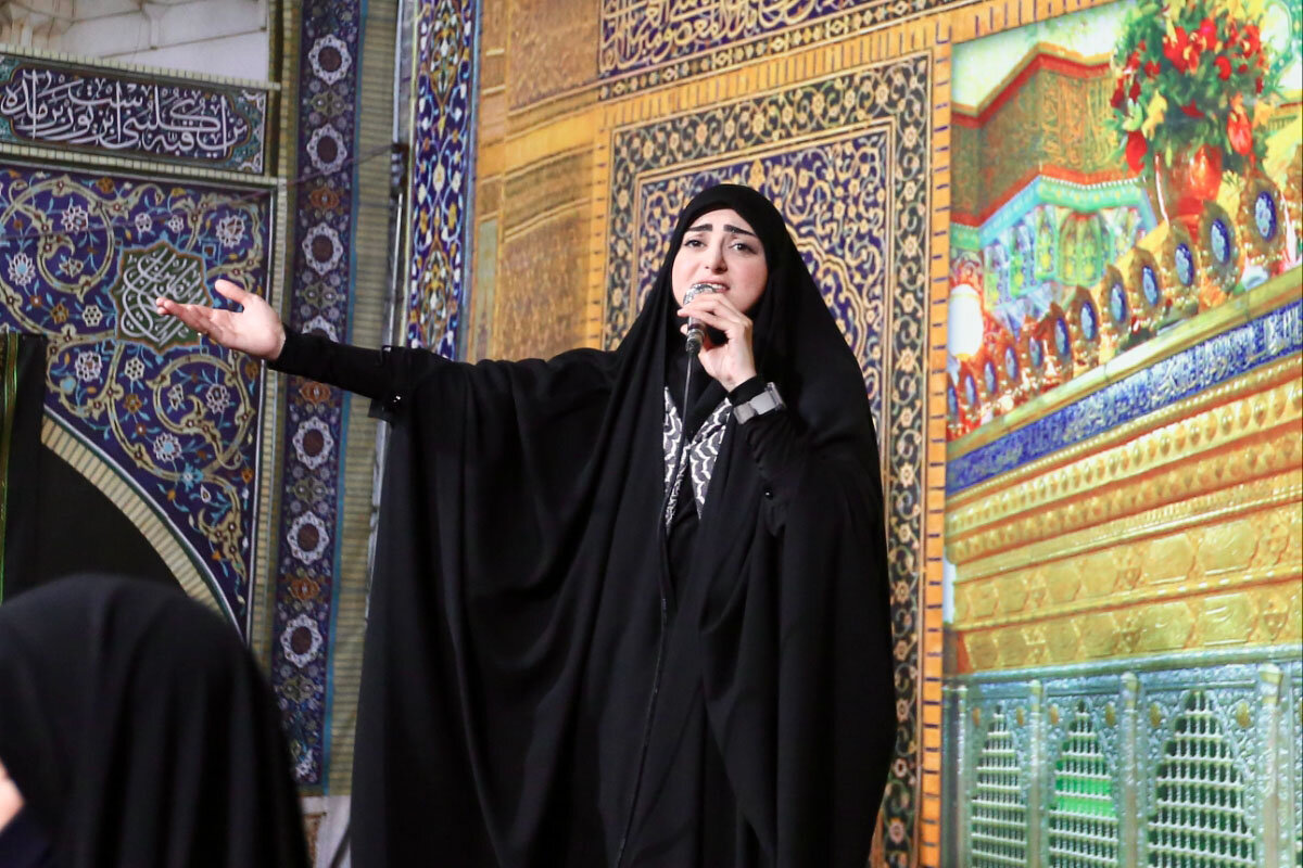 ابراز انزجار زائران اربعین حسینی از مستکبرین عالم در عمود ۱۰۸۰ طریق الحسین(ع)