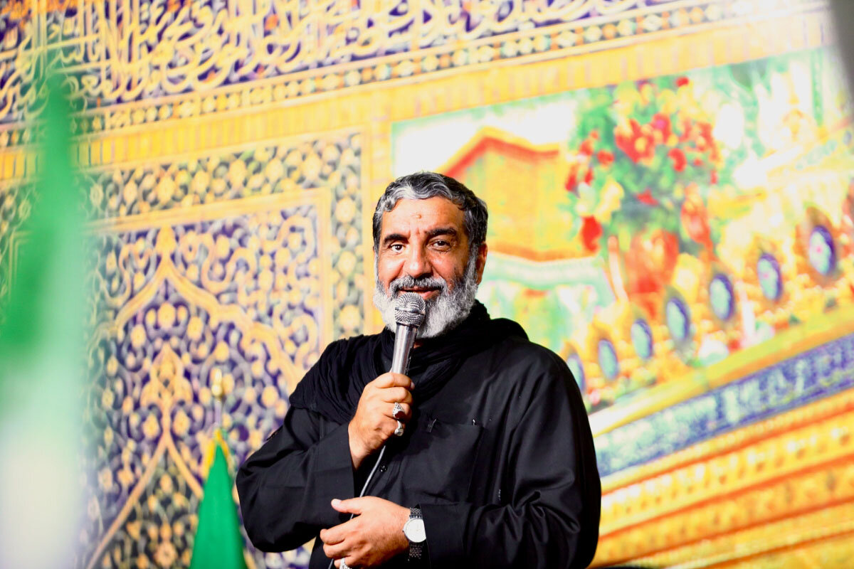 ابراز انزجار زائران اربعین حسینی از مستکبرین عالم در عمود ۱۰۸۰ طریق الحسین(ع)