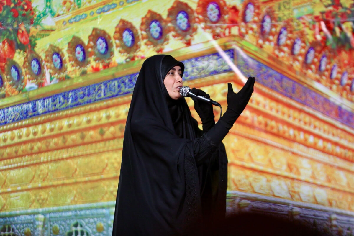 ابراز انزجار زائران اربعین حسینی از مستکبرین عالم در عمود ۱۰۸۰ طریق الحسین(ع)