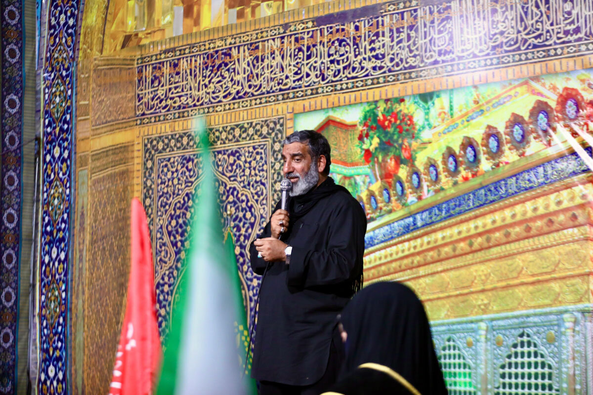 ابراز انزجار زائران اربعین حسینی از مستکبرین عالم در عمود ۱۰۸۰ طریق الحسین(ع)