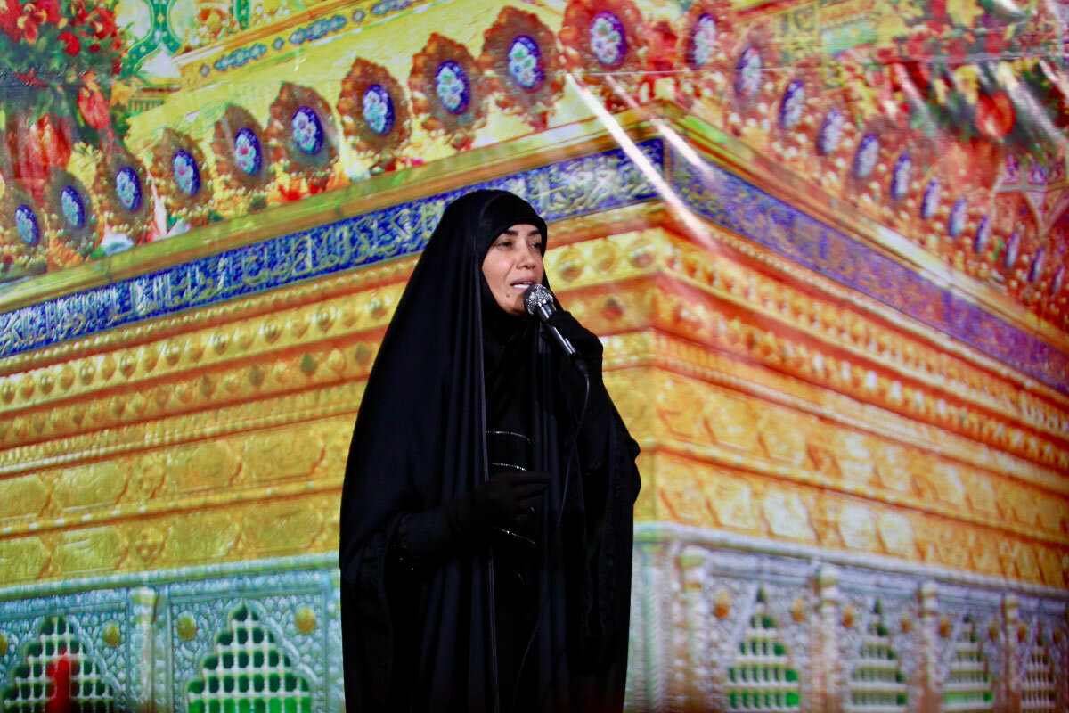 ابراز انزجار زائران اربعین حسینی از مستکبرین عالم در عمود ۱۰۸۰ طریق الحسین(ع)