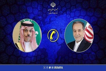ئێران هۆشداریی بە عەرەبستان دا دوور کەوێتەوە لە ئەمریکا