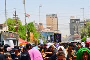 تقرير مصور/  شارع قبلة الإمام العباس (ع) يغصُّ بآلاف الزائرين