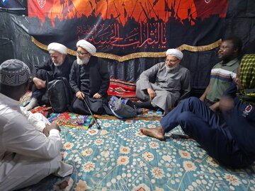تقرير مصور/ وكيل الإمام الشهيد السيد الخامنئي (ره) يزور موكبا للشيخ زاكزاكي في كربلاء المقدسة
