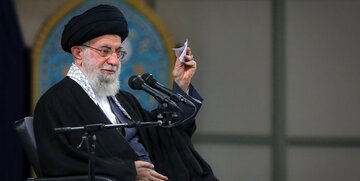 قرآن چگونه امت اسلامی را از وابستگی نجات می‌دهد؟