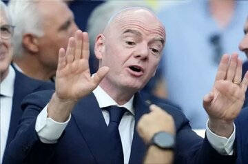 Ang pangulo ng FIFA ay sumilong sa White House!