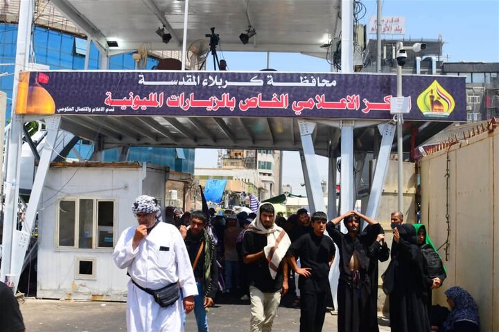 تقرير مصور/  شارع قبلة الإمام العباس (ع) يغصُّ بآلاف الزائرين