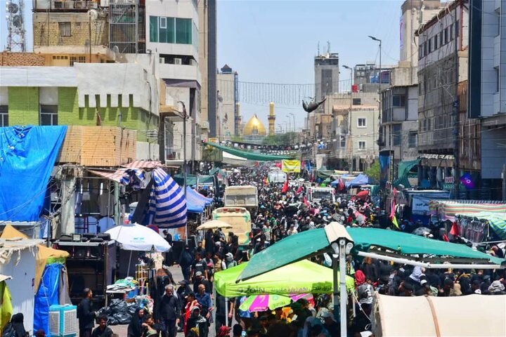 تقرير مصور/  شارع قبلة الإمام العباس (ع) يغصُّ بآلاف الزائرين