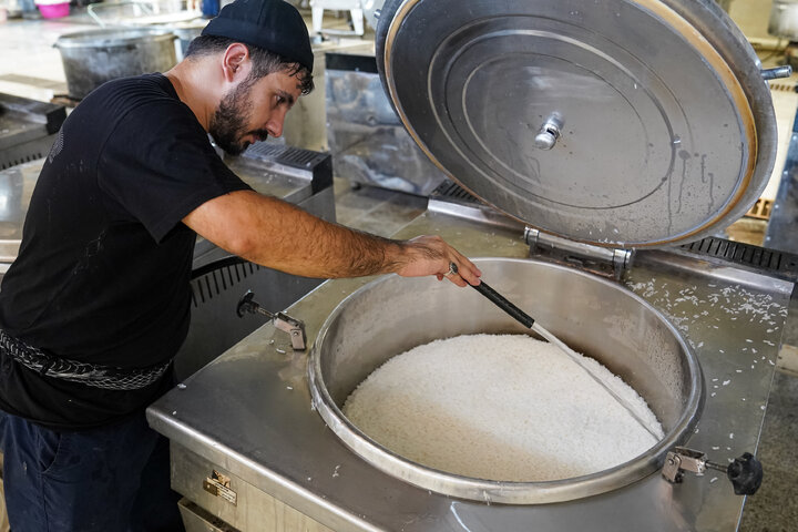 Photos: Central Kitchen of Astan Quds Razavi at Mehran Border