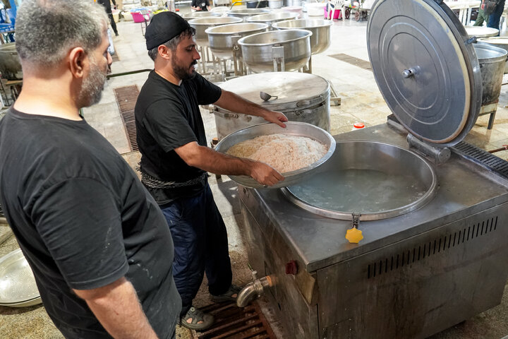 Photos: Central Kitchen of Astan Quds Razavi at Mehran Border