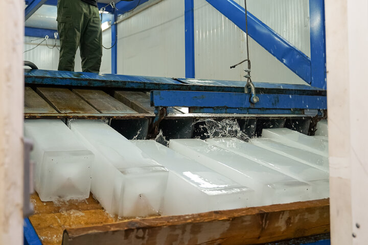 Photos: Ice-Making Factory of Astan Quds Razavi at Mehran Border