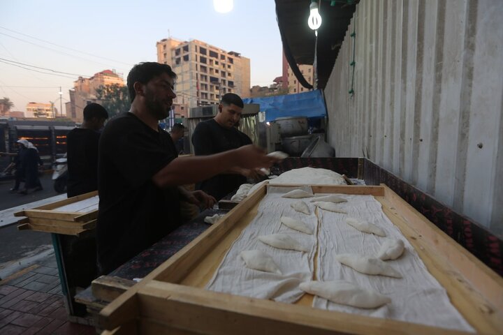 تقرير مصور/ موكب عشيرة "الصبيح" يقدم خدماته لزوار الأربعين الحسيني في كربلاء وبغداد