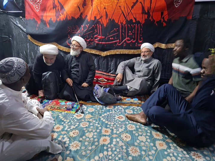 تقرير مصور/ وكيل الإمام الشهيد السيد الخامنئي (ره) يزور موكبا للشيخ زاكزاكي في كربلاء المقدسة