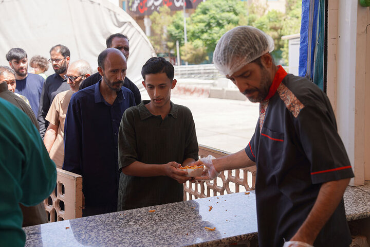 Photos: Hosting Arbaeen Pilgrims at Hazrat Masoumeh Shrine