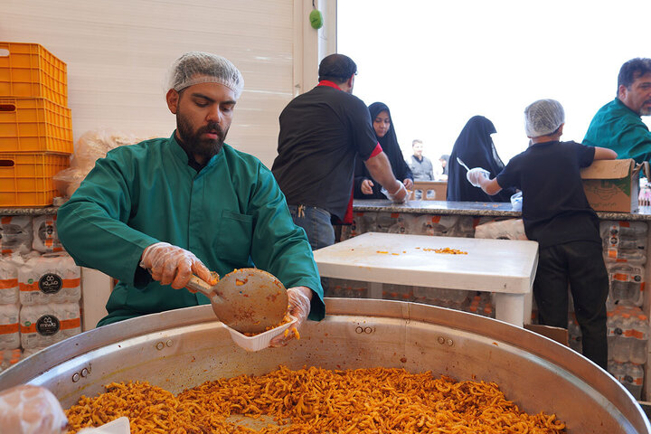 Photos: Hosting Arbaeen Pilgrims at Hazrat Masoumeh Shrine