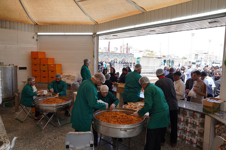 Photos: Hosting Arbaeen Pilgrims at Hazrat Masoumeh Shrine