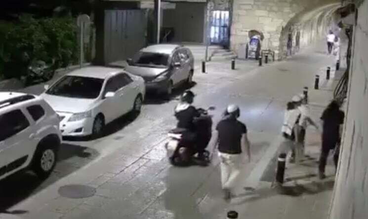 Jewish Settlers Attack Armenian Church in Occupied Al-Quds, Hurling Stones and Spitting at Entrance