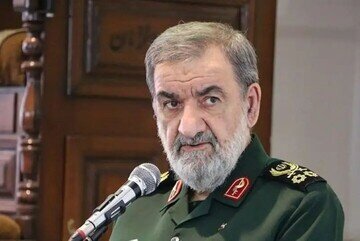 ڕاوێژکاری سەربازی ڕێبەری باڵای ئێران: لەوانەیە ئەمریکا هێرشی زەوینی بکاتە سەر ئێران