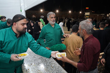 گزارش تصویری | پذیرایی از زائران اربعین اباعبدالله الحسین(ع) در حرم بانوی کرامت