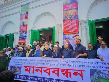 যশোরে ঐতিহাসিক মুড়লী ইমাম বাড়ী পুনঃনির্মাণ ও দখলমুক্ত করার দাবিতে মানববন্ধন+ছবি।