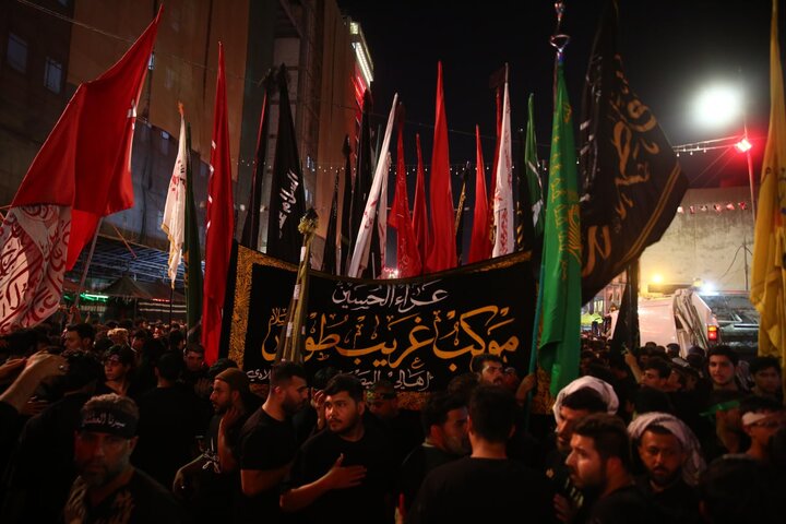 تقرير مصور/ مواكب الخدمة الحسينية تقدم افضل الخدمات لزوار الأربعين في كربلاء المقدسة
