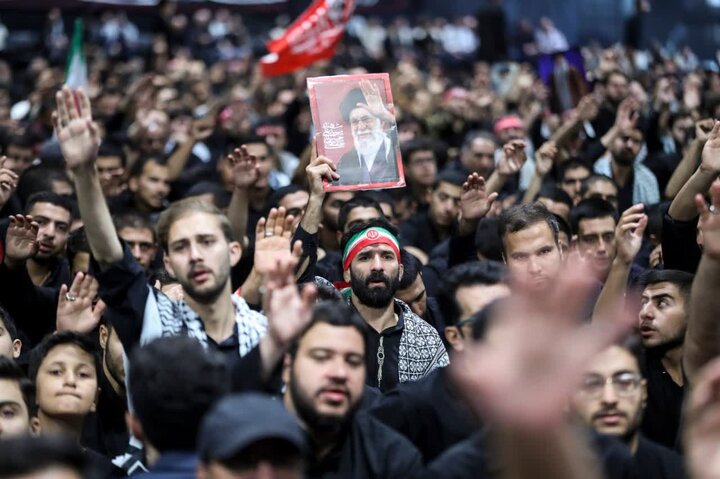 مراسم عزاداری اربعین با حضور هیئت‌های دانشجویی در جوار محل شهادت رهبر شهید انقلاب + تصاویر