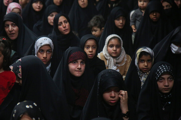 نمایش ماجرای اربعین برای کودکان در حسینیه کودک حرم بانوی کرامت