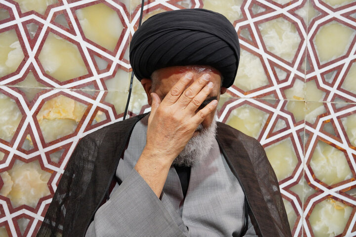 عزاداری زائران حرم کریمه اهل بیت(ع) در شب اربعین سرور و سالار شهیدان