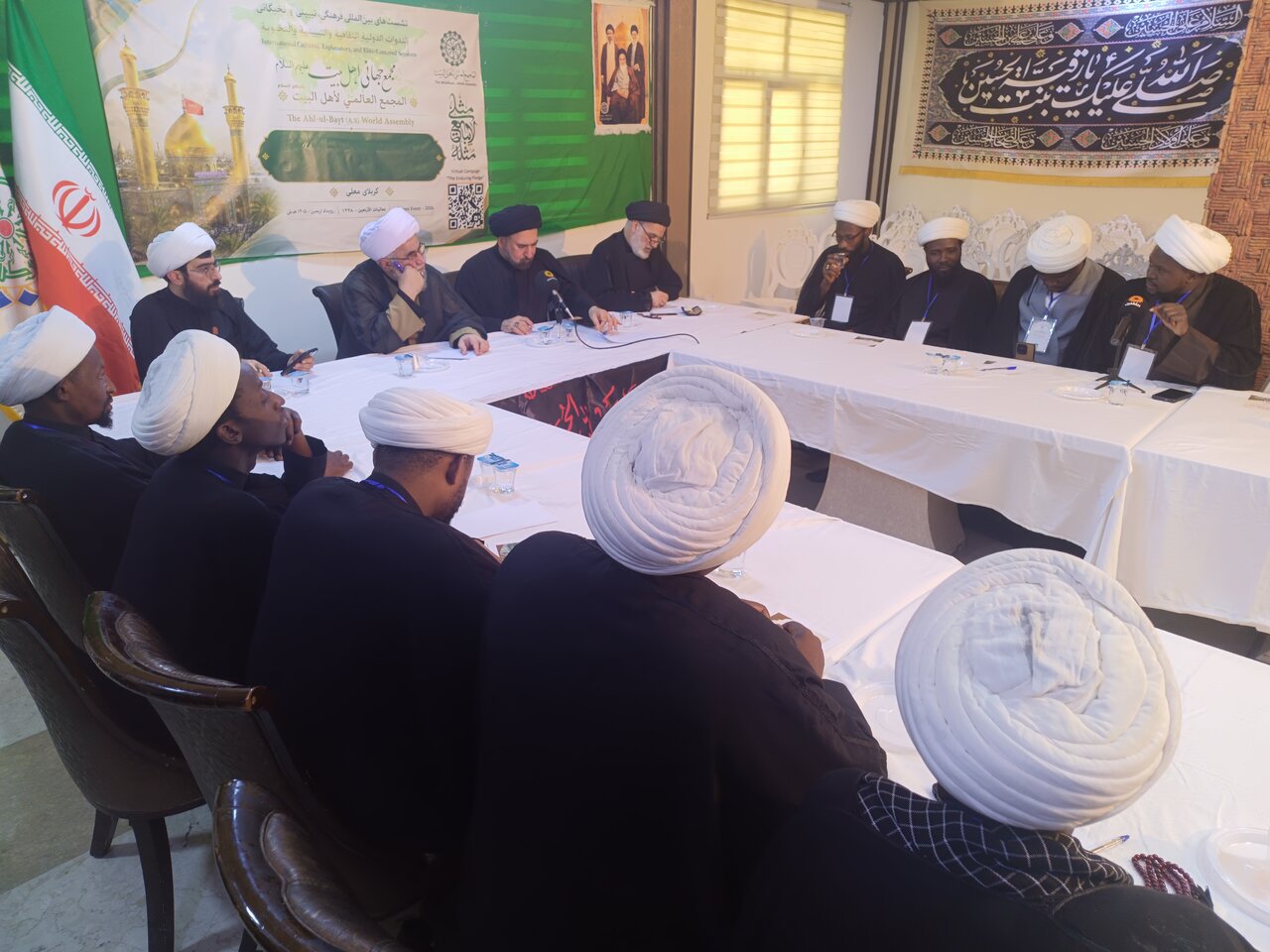 گزارشی از دیدار آیت‌الله رمضانی با مبلغان آفریقایی در سلسله‌نشست‌های بین‌المللی مجمع در کربلا + تصاویر