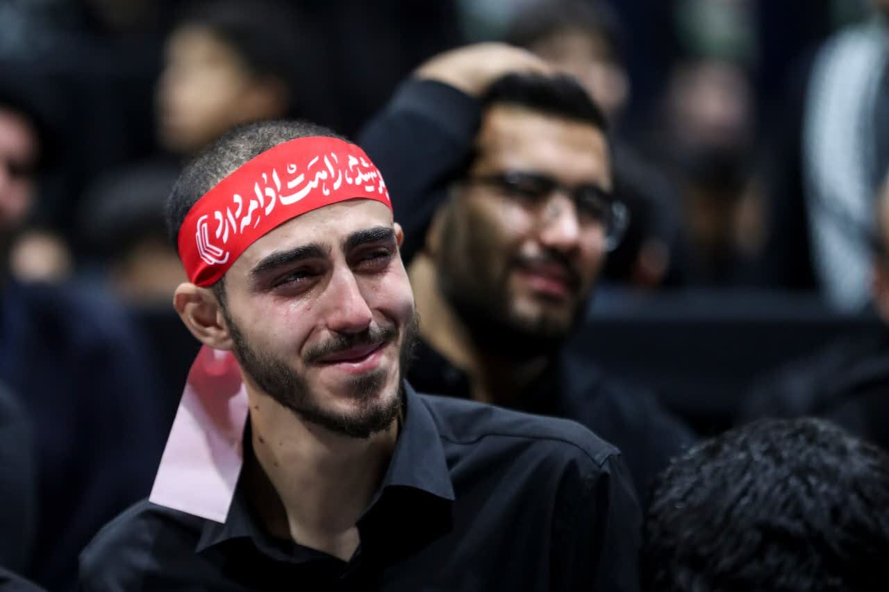 مراسم عزاداری اربعین با حضور هیئتهای دانشجویی در جوار محل شهادت رهبر شهید انقلاب + تصاویر
