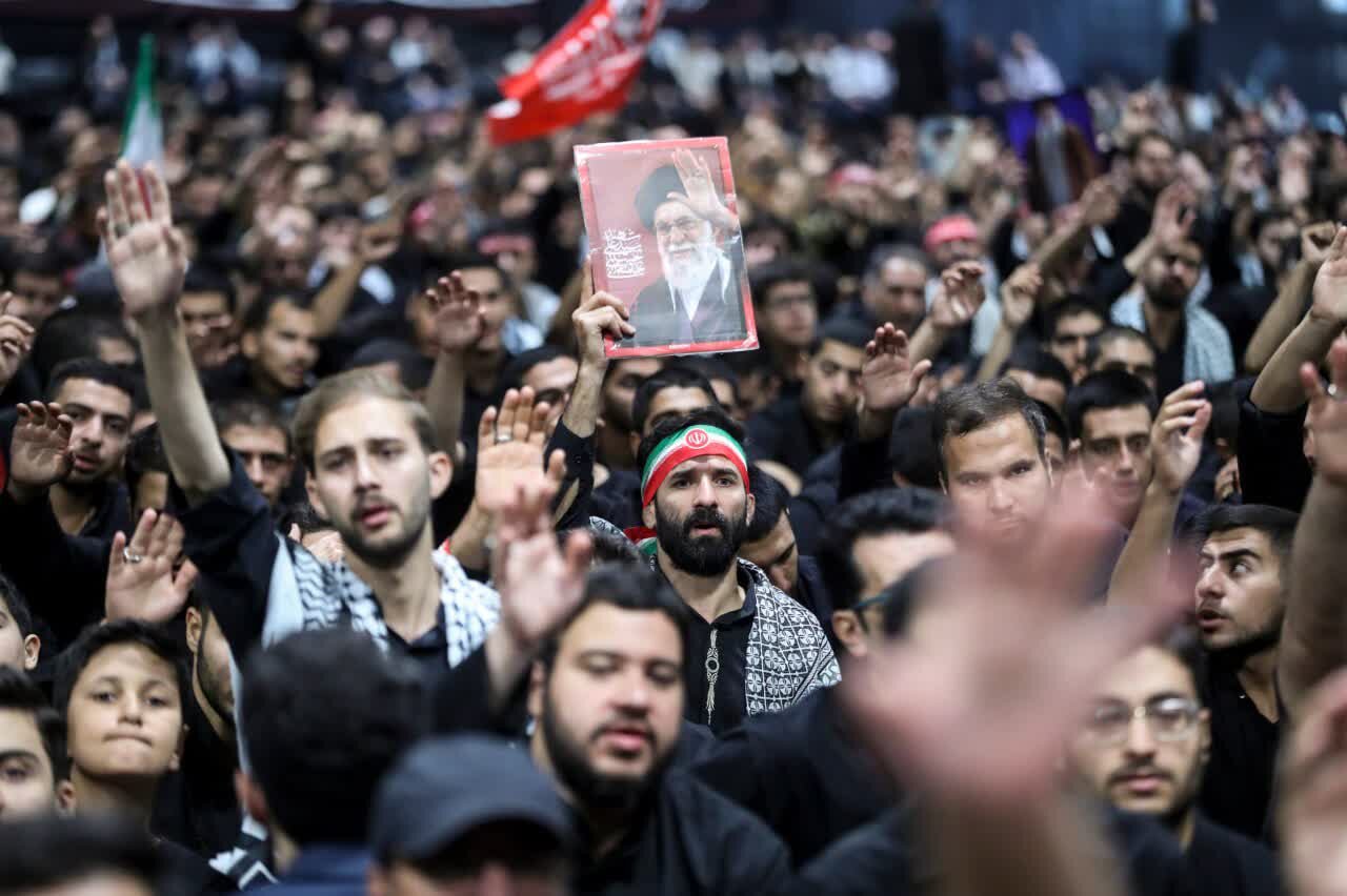مراسم عزاداری اربعین با حضور هیئت‌های دانشجویی در جوار محل شهادت رهبر شهید انقلاب + تصاویر