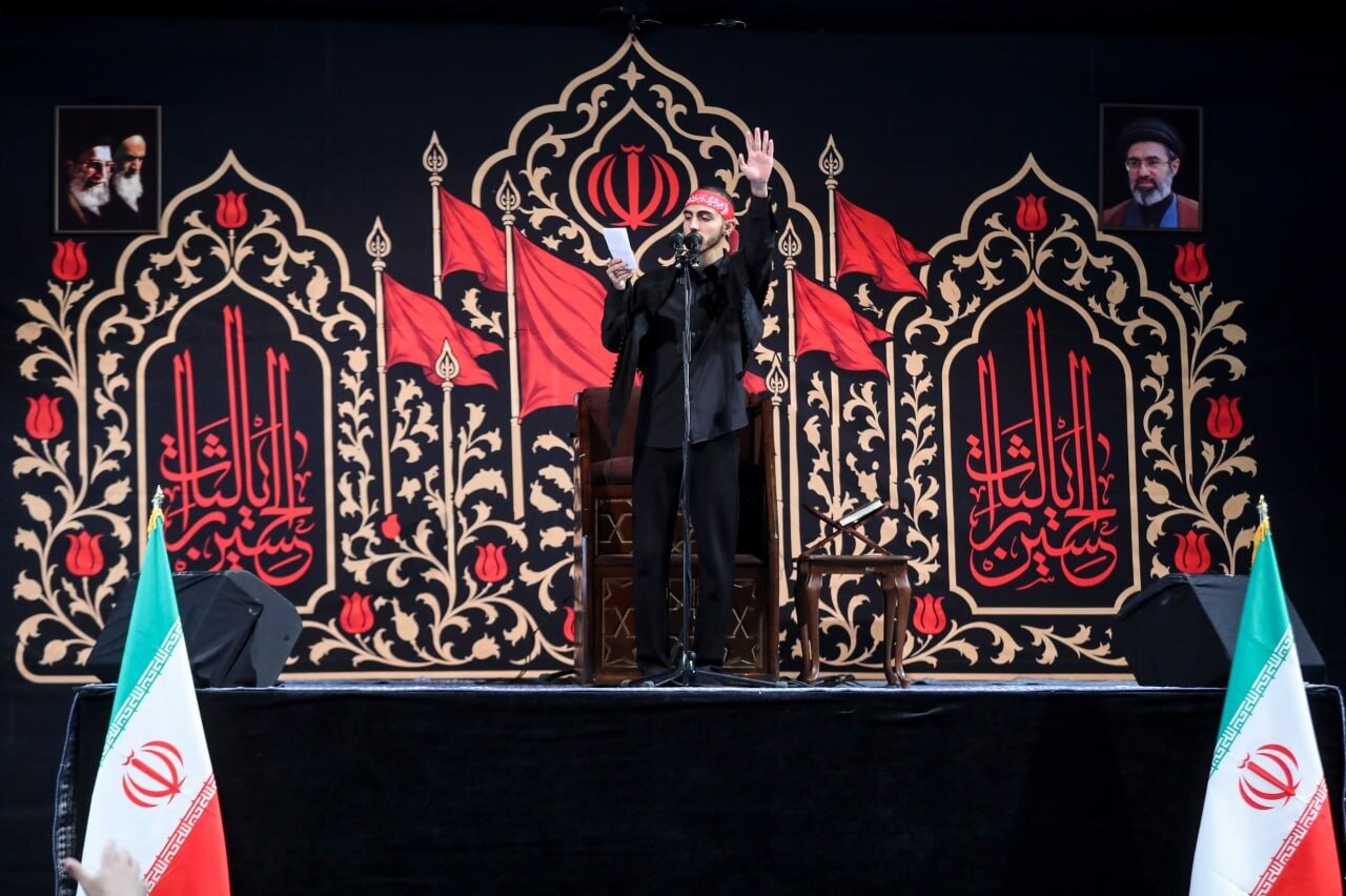 Maelfu ya wanafunzi washiriki maombolezo ya Arubaini karibu na eneo la kuuawa kwa Ayatullah Sayyid Ali Khamenei +Picha