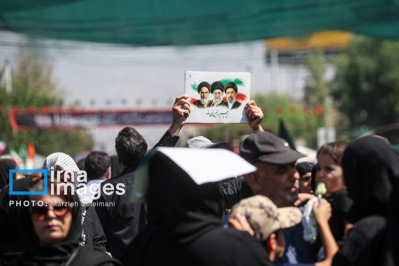Maelfu washiriki maandamano ya Arubaini ya Imam Hussein (as) katika Uwanja wa Imam Hussein mjini Tehran +Picha