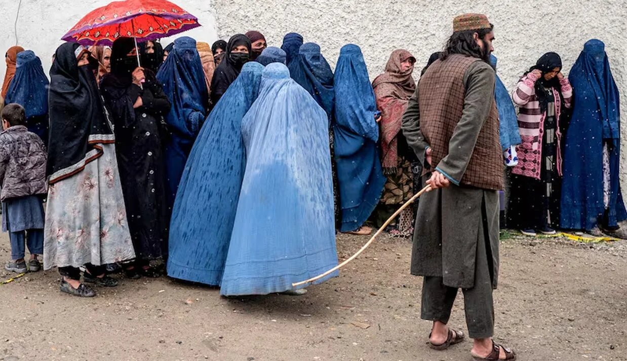 بازپرسی از زنان دایکندی به‌دلیل عدم رعایت حجاب موردنظر طالبان