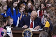 “The Guardian: Dîplomasiya zaroktî ya Trump, Amerîka di krîza Îranê de girtî hiştiye.”