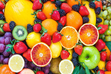 قرآن چگونه ما را به تماشای شگفتی‌های میوه دعوت می‌کند؟