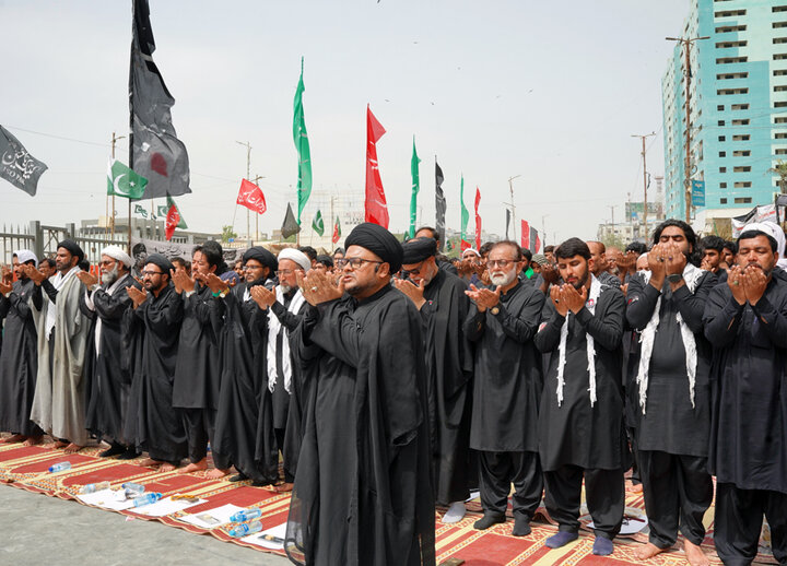 گزارش تصویری/ نماز ظهر اربعین در کراچی پاکستان