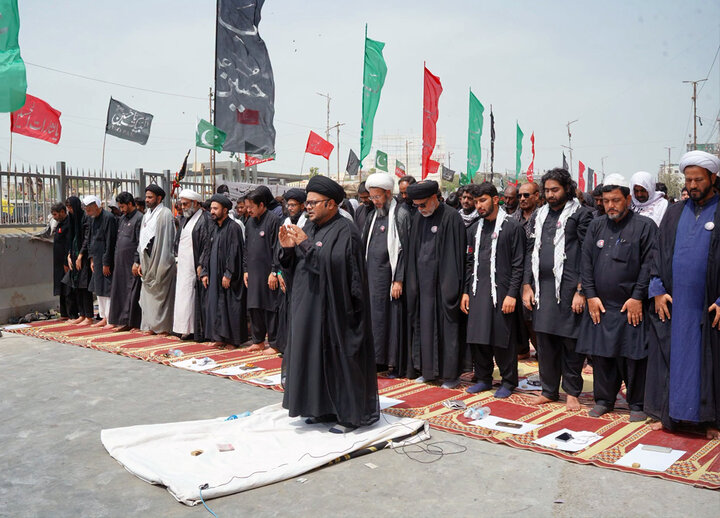 گزارش تصویری/ نماز ظهر اربعین در کراچی پاکستان