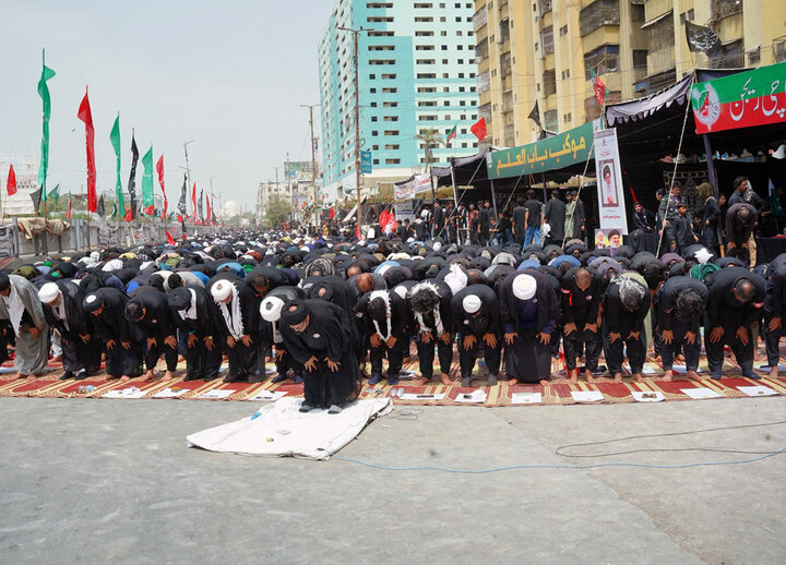 گزارش تصویری/ نماز ظهر اربعین در کراچی پاکستان
