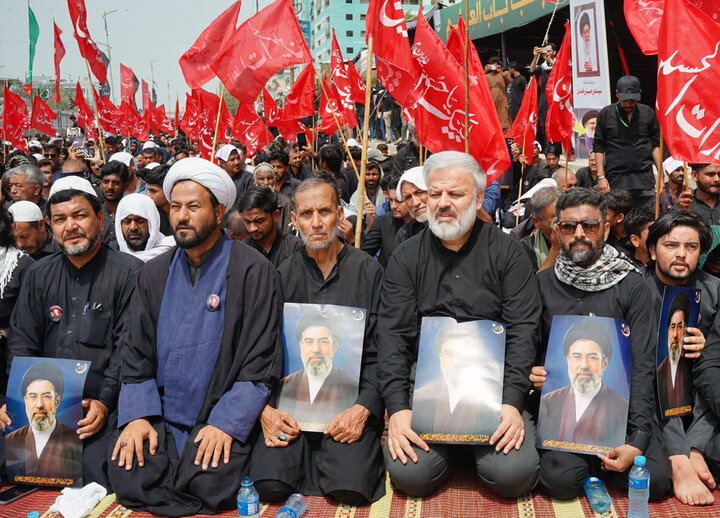گزارش تصویری/ نماز ظهر اربعین در کراچی پاکستان