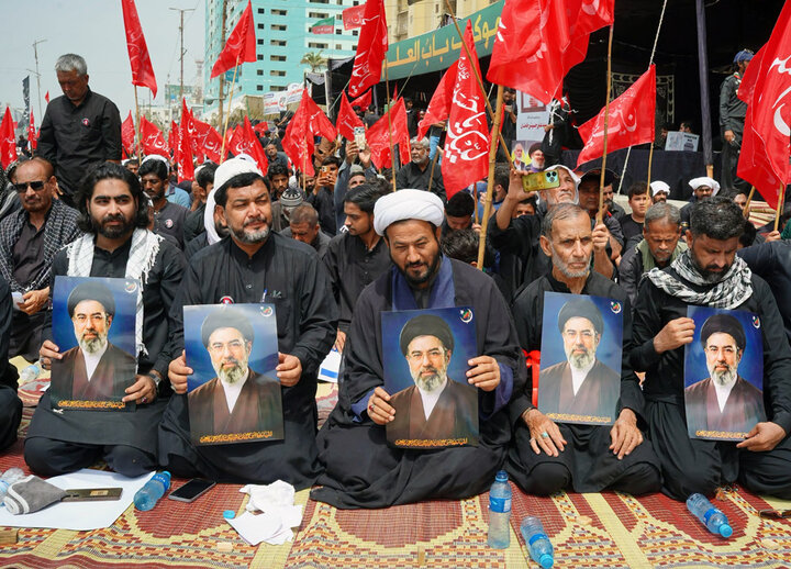 گزارش تصویری/ نماز ظهر اربعین در کراچی پاکستان