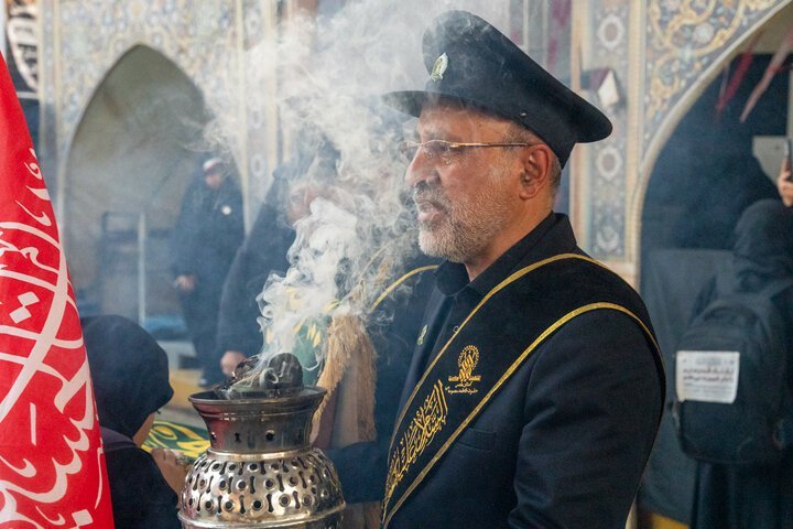 تلاش خادمان حرم کریمه اهل بیت(س) برای میزبانی از زائران اباعبدالله الحسین در عمود ۱۰۸۰