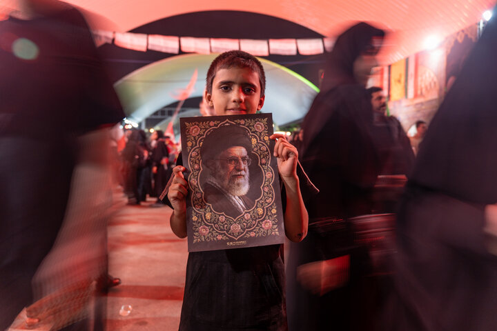 یاد رهبر شهید در عمود ۱۰۸۰ طریق الحسین(ع)