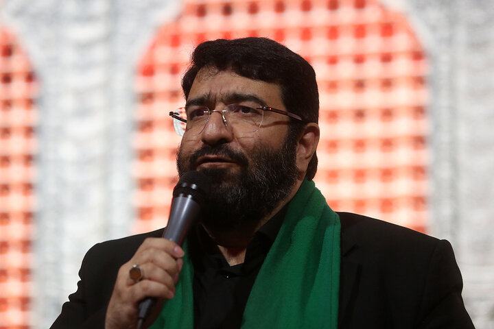 طنین قرائت زیارت اربعین با حضور پرشور زائران در حرم بانوی کرامت