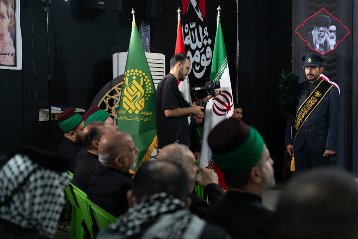 تلاش خادمان موکب حرم بانوی کرامت برای به تصویرکشیدن لحظات ناب اربعین