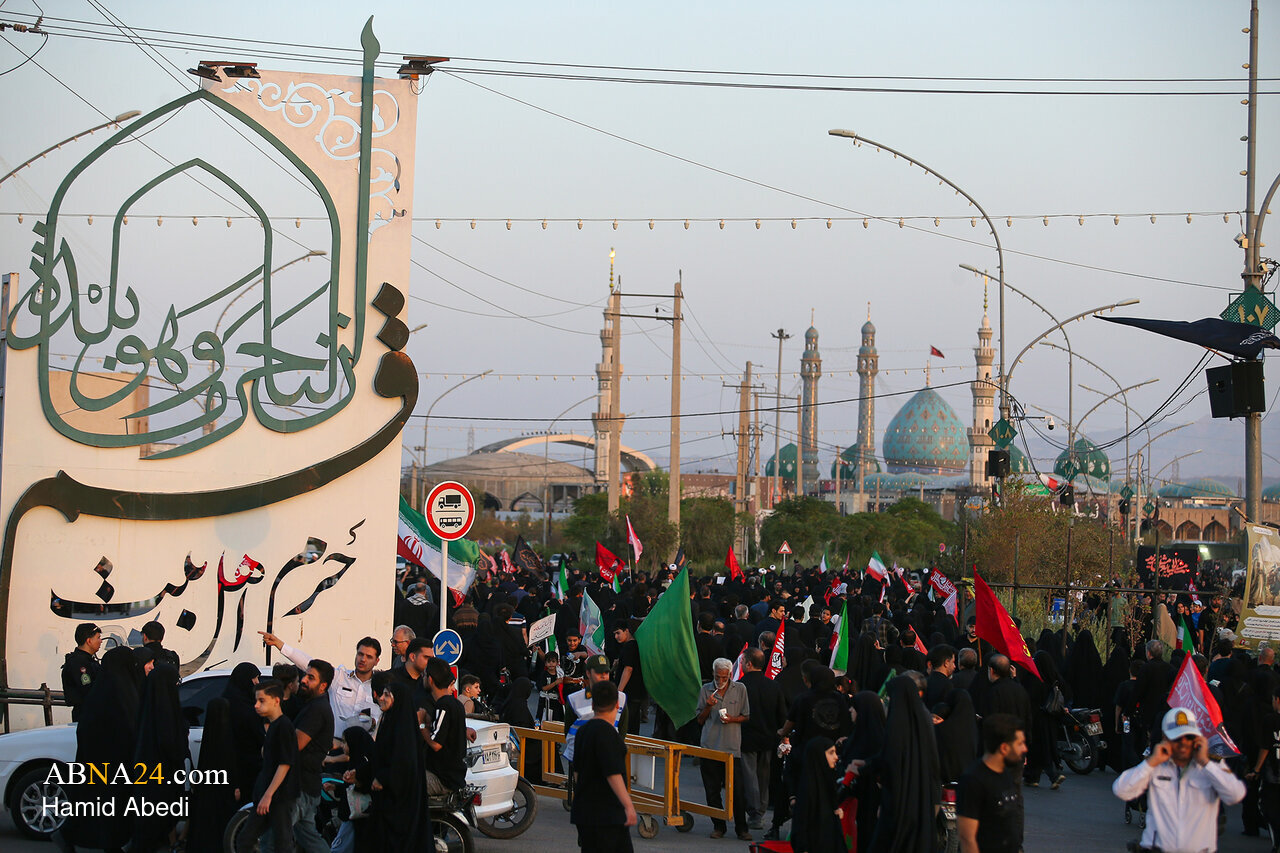 Paglalakad ng mga naiwan sa Arba'een ng Husayni sa Qom.