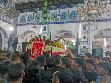 ঢাকায় হুসাইনিয়া দালানে আয়োজিত আরবাইনের শোক অনুষ্ঠান।
